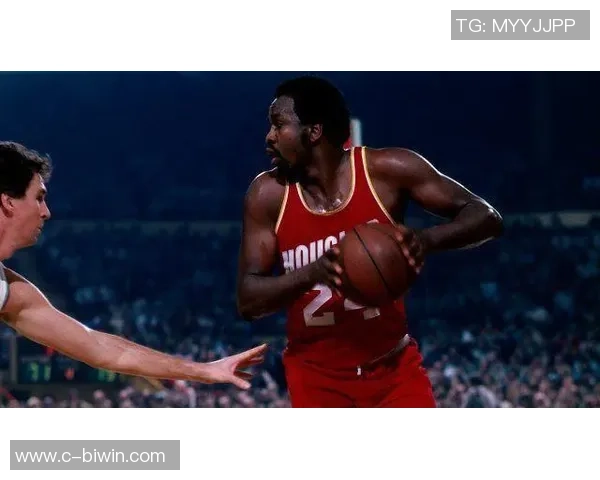 摩西在足球场上的传奇旅程与影响力解析